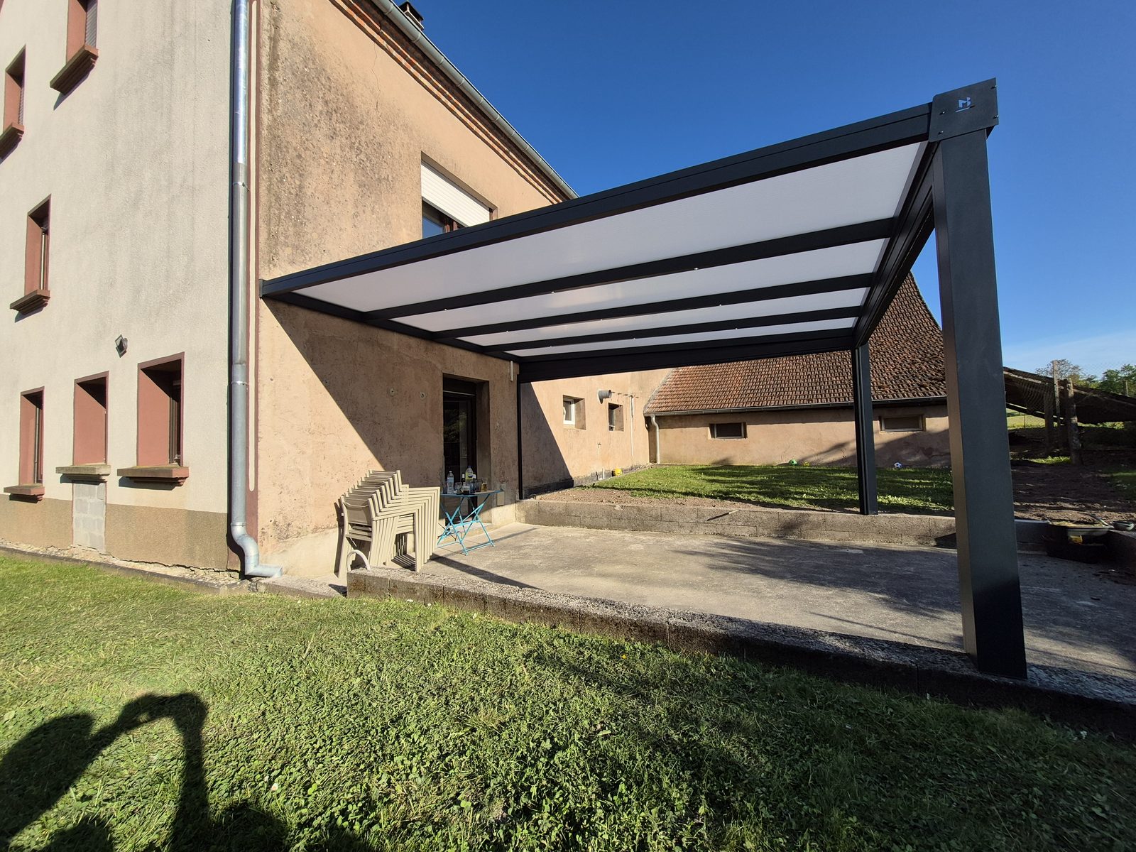 Pergola adossée, toiture opale